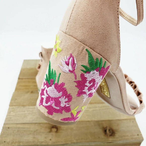 Spring Kenneth Cole Floral Heels | Ruffle Toe | 8.5 - Picture 2 of 6
